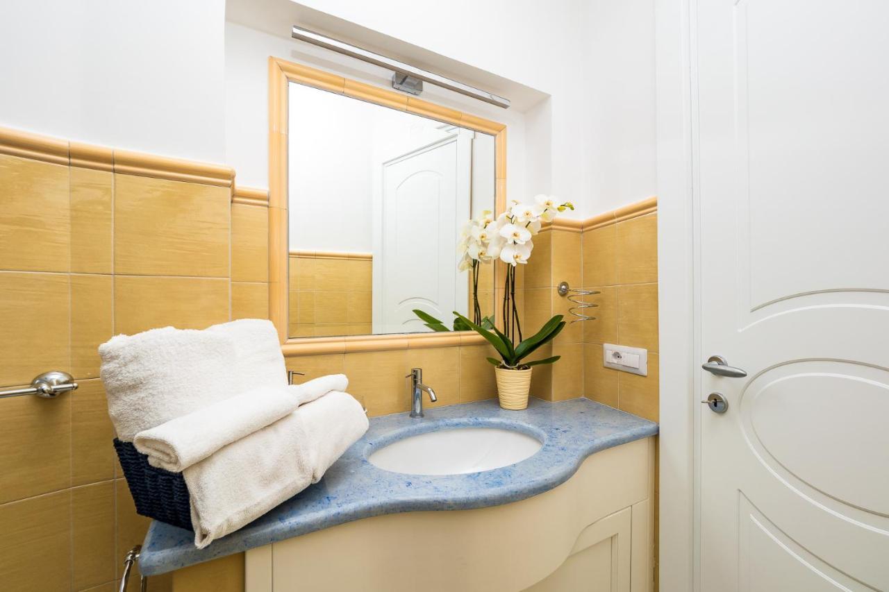 Blue Waves - De Vivo Realty Positano Apartment Luaran gambar